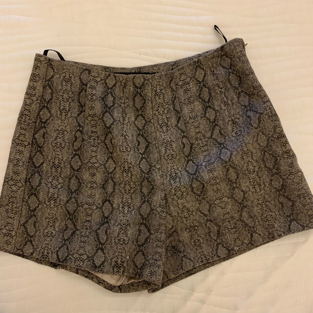 ARK & CO | Snake Print High Waisted Shorts | Med